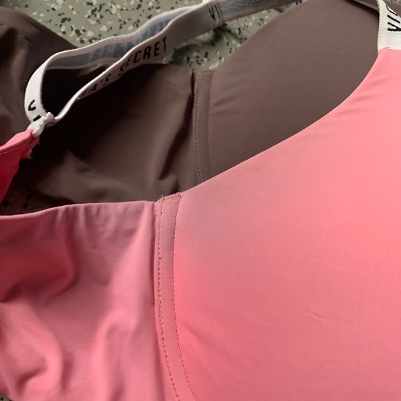 🔴SOLD🔴VS Bra Bundle 38DDD - Picture 3 of 8